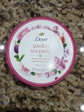 Dove Garden Tea Party Velvet Fig Bloom Body Scrub 15oz